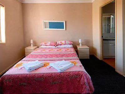 Shaz Maisons Holiday Apartments Gold Coast Australia