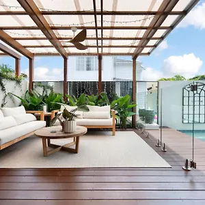  Holiday home Luxury Tri-level Duplex In Mermaid - Coasthm